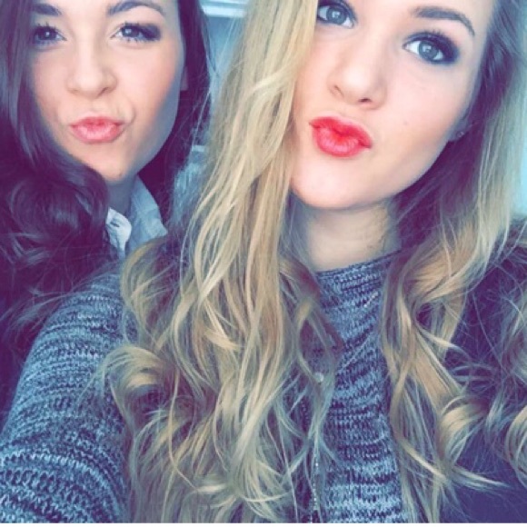 Profile Picture of Sarah Vandervort (@srvandervort) on Poshmark