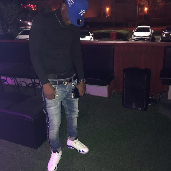 Cashier Bookie - Poshmark Profile Picture of Cashier Bookie (@bl4lbookie) on Poshmark