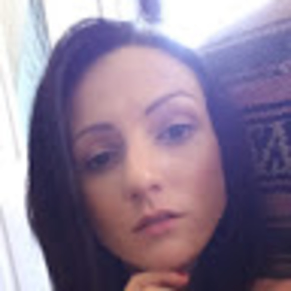 Profile Picture of Candice Roberts (@candicerober669) on Poshmark