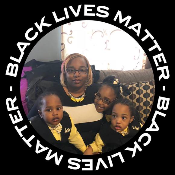 Profile Picture of Shawntai Shields (@vannah0825) on Poshmark