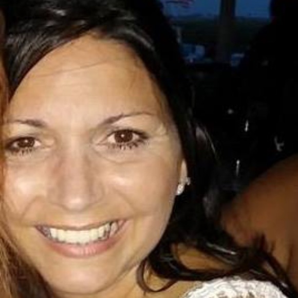 Profile Picture of Beverly Hatchell (@bevhatchell) on Poshmark