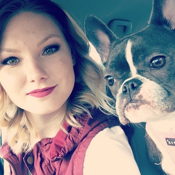 Profile Picture of Kristine Garrott (@kgarr0218) on Poshmark