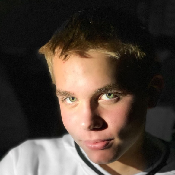 Profile Picture of Samuel Draeger (@sammyd0602) on Poshmark