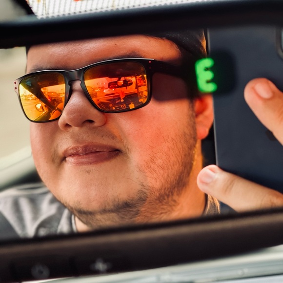 Profile Picture of Julian Navarro (@juliannavar213) on Poshmark