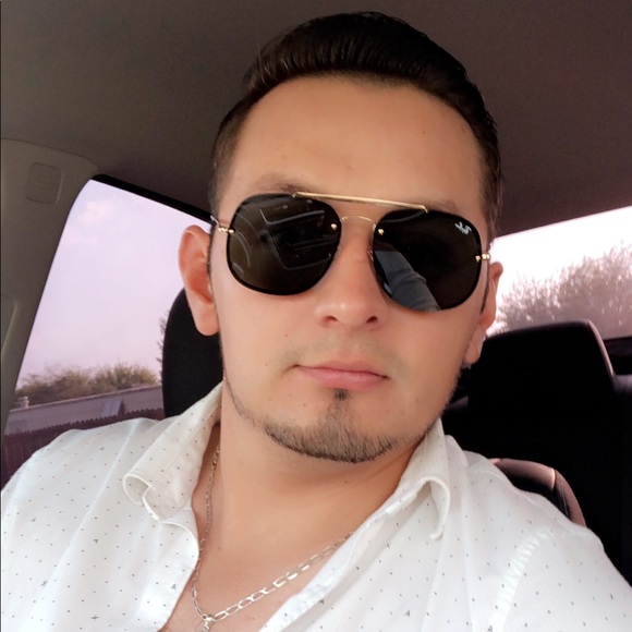 Profile Picture of Rolando Garza (@ro0ly1) on Poshmark