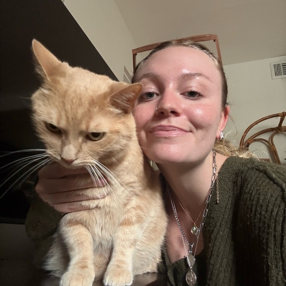 Profile Picture of Jaymie Googins (@jaymie_googins) on Poshmark