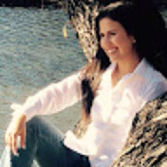 Profile Picture of Claudia Cadavid (@c_cadavid) on Poshmark