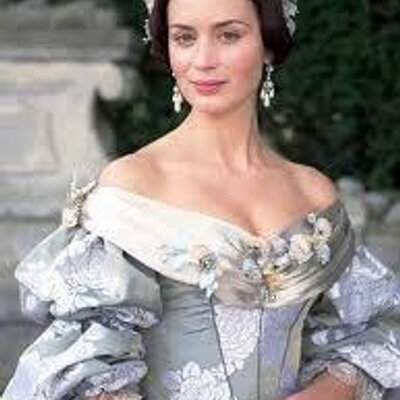 Profile Picture of Crystal Swift (@crystalswift5) on Twitter