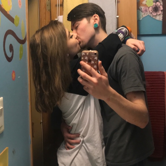 Profile Picture of Carly Morgan (@sighcarls) on Poshmark