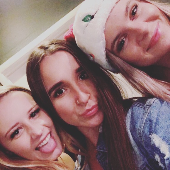 Profile Picture of Maya Pavich (@maya_pavich) on Poshmark