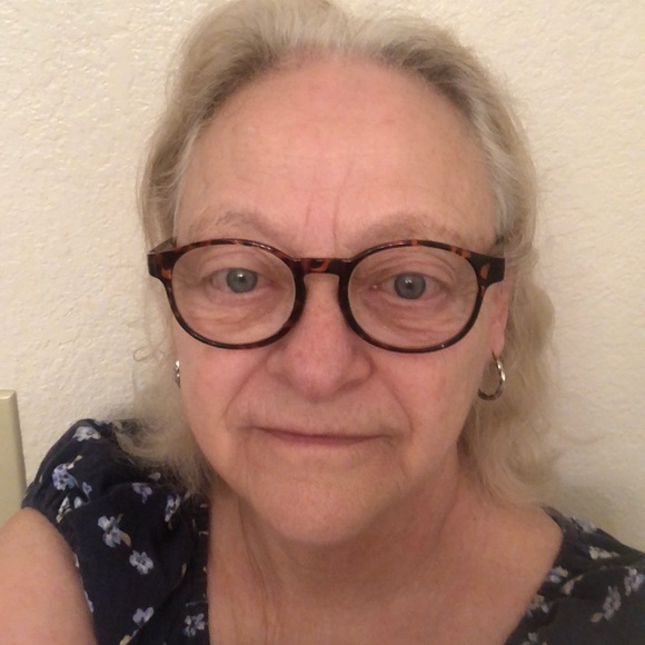 Profile Picture of Bekah Dannelley (@lanites) on Poshmark