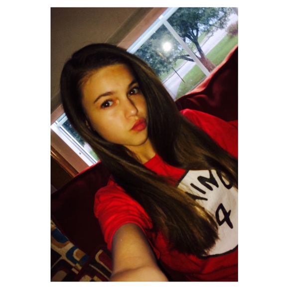 Profile Picture of Amanda Kolbinsky (@amandak8262) on Poshmark