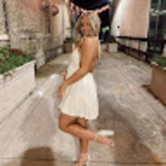 Profile Picture of Carly Grohall (@carly_grohall) on Poshmark