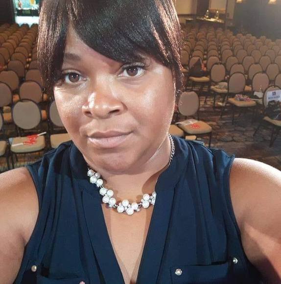 Profile Picture of Roshundalyn Rattler (@randrlifestyle) on Poshmark