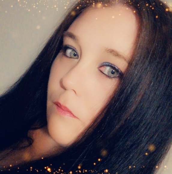 Profile Picture of Crystal Pollard (@skeezix37) on Poshmark