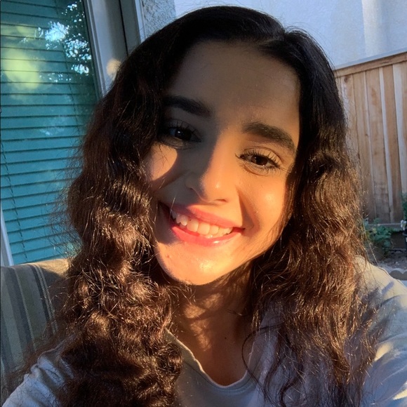 Profile Picture of Alexandria Khoury (@alexandriakkk) on Poshmark