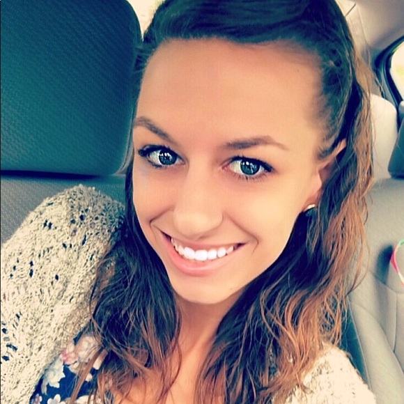 Emily Freymann - Poshmark Profile Picture of Emily Freymann (@emilyfreymann) on Poshmark