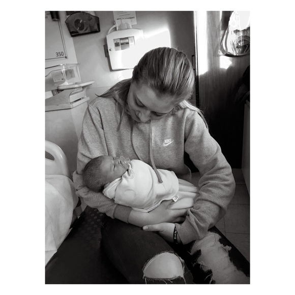 Profile Picture of Anney Banek (@anneybanek_) on Poshmark