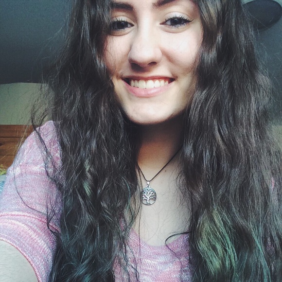 Profile Picture of Barbara Davaros (@babs1226) on Poshmark