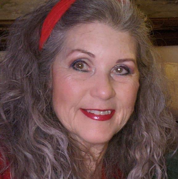 Profile Picture of Laurel Knight (@laurelknight) on Poshmark