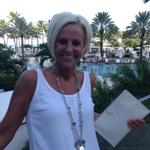 Profile Picture of Ann Drazba (@annieidol) on Poshmark