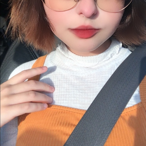 Profile Picture of Bunnie Zimnicki (@bunniesells) on Poshmark