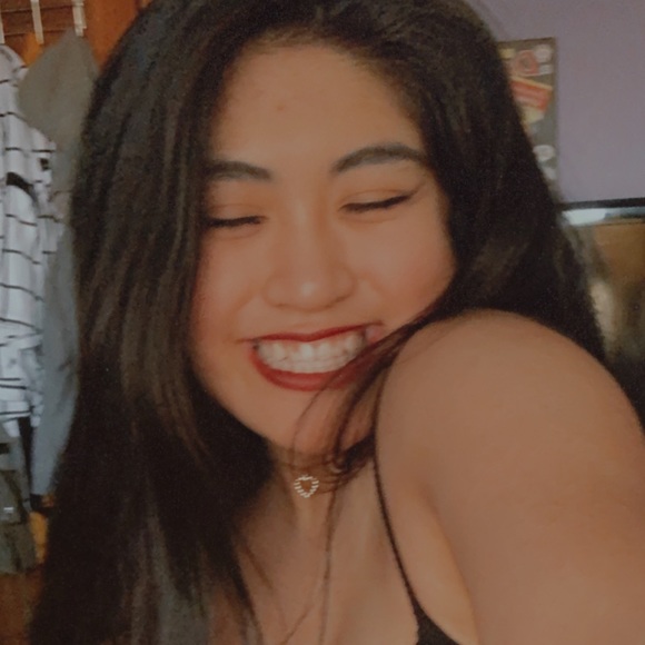 Profile Picture of Mariell Cerdena (@mariellcee) on Poshmark