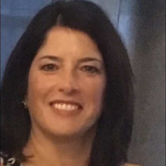 Profile Picture of Dawn Perrone (@dperrone84) on Poshmark
