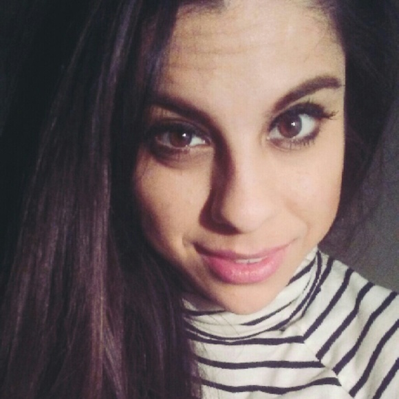 Profile Picture of Isabel Murillo (@isabelm2014) on Poshmark