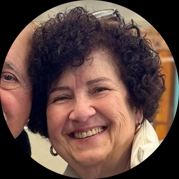 Profile Picture of Christine Pires (@mamapires) on Poshmark