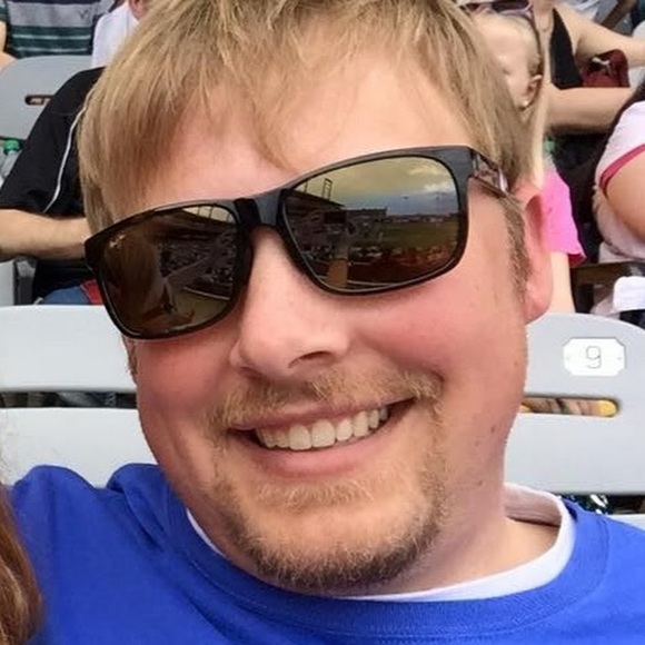Profile Picture of Matt Sauer (@mattsauer) on Poshmark