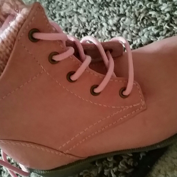 Profile Picture of Lucy Xiong (@nawlage001) on Poshmark