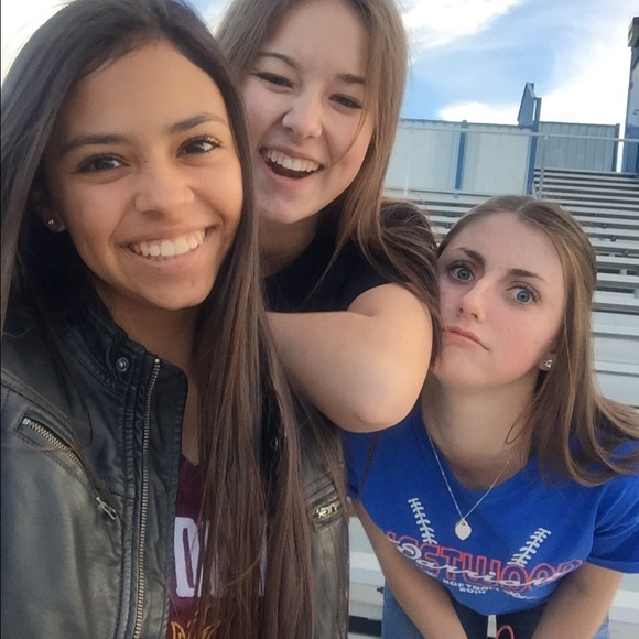 Ana Urquijo - Poshmark Profile Picture of Ana Urquijo (@anana43) on Poshmark