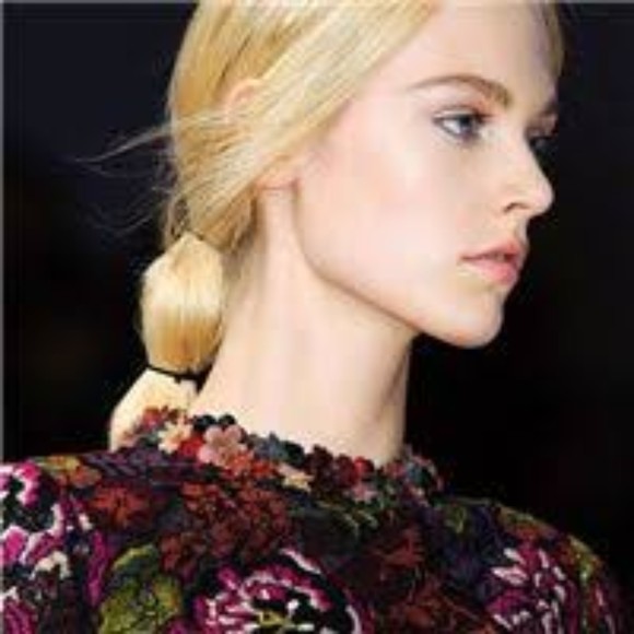 Profile Picture of Carolyn Ward (@carolyn518ct) on Poshmark