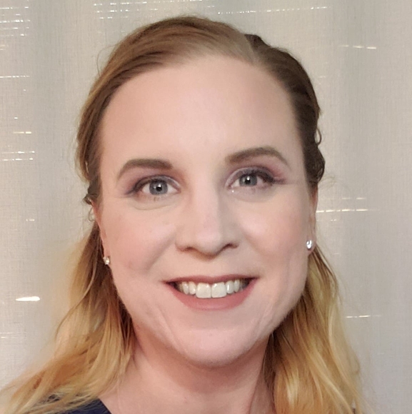 Profile Picture of Andrea Vacek (@askvacek) on Poshmark