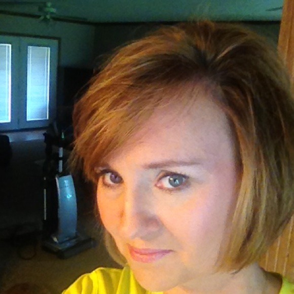 Profile Picture of Tracy Laird (@lairdlady) on Poshmark