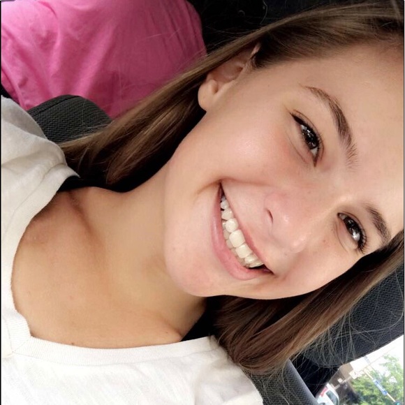 Profile Picture of Mckenzie Hays (@mckenziehays) on Poshmark