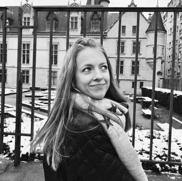 Profile Picture of Emma Pizer (@emmapizer) on Poshmark
