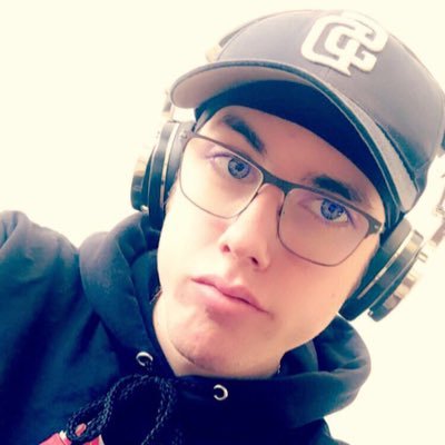 Profile Picture of James Baucom (@de_scarystuff) on Twitter