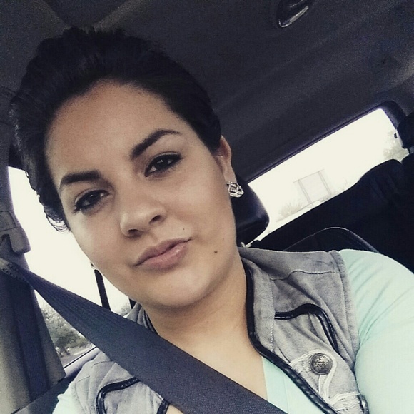 Profile Picture of Leticia Cordova (@oyuki077) on Poshmark