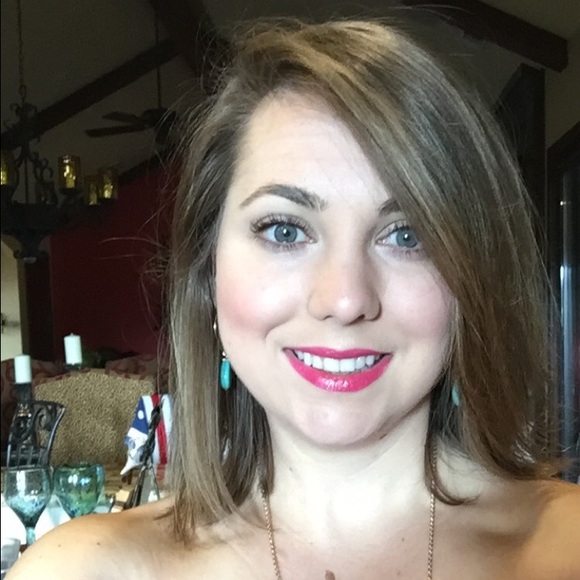 Profile Picture of Kendra Denton (@kendradenton) on Poshmark