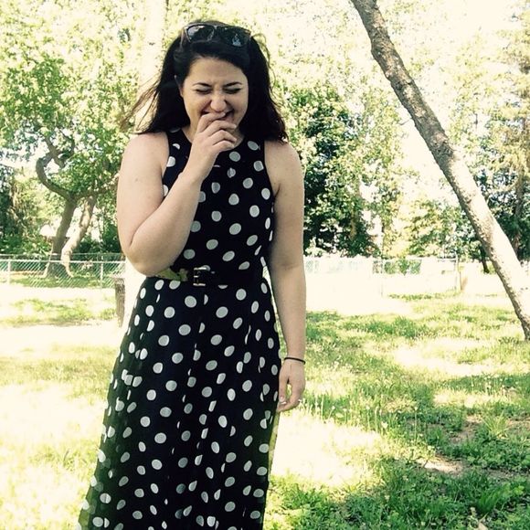 Profile Picture of Stefanie Hios (@shios1129) on Poshmark