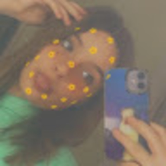 Profile Picture of Jovie Chrispen (@joviechrispen) on Poshmark