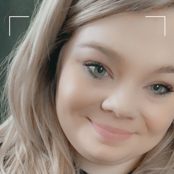 Profile Picture of Breana Nitz (@breananitz) on Poshmark