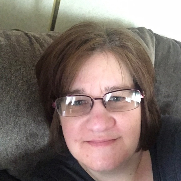 Profile Picture of Lisa Byrd (@scrapbyrd) on Poshmark