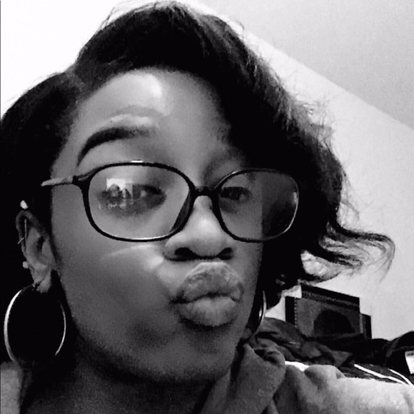 Profile Picture of Bri Olley (@shorttebri) on Poshmark