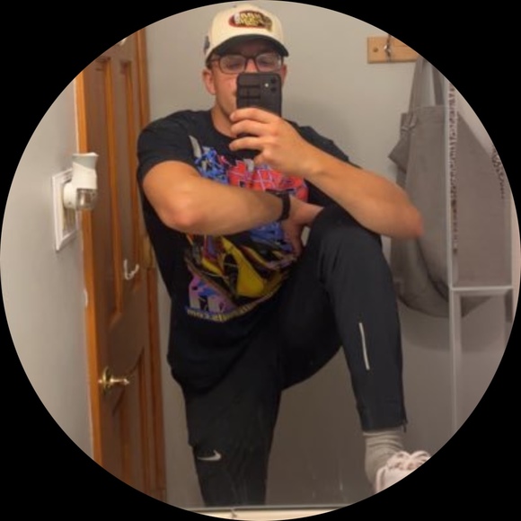 Profile Picture of Jesse Cavender (@jessecav32) on Poshmark