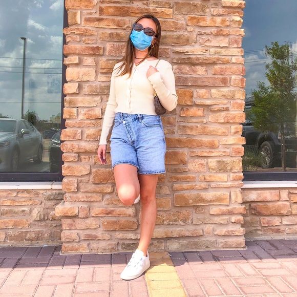 Profile Picture of Yvette Lin (@baevette) on Poshmark