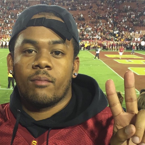 Profile Picture of Darrell Bush (@dbush24) on Poshmark