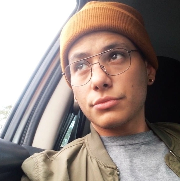 Profile Picture of Devin Alcantara (@bonxs) on Poshmark